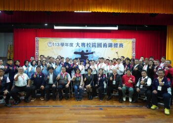 育达科技大学吴菊校长与全体裁判团合影