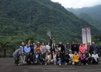 台东县政府2024《自然醒慢活祭》今年度最后一场疗愈活动『净心慢旅行』，11月30日于知本国家森林游乐区顺利举办