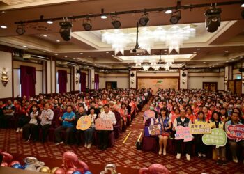 台东县政府今(7)日上午举办第27届金馨奖表扬典礼，传承志愿服务精神，表彰绩优志工无私付出