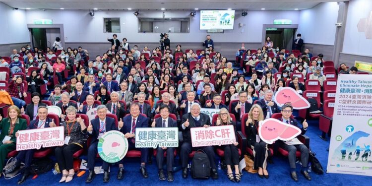 卫生福利部举办『2024台湾消除C型肝炎国际研讨会』，邀请欧、美、日、澳…等国内外专家进行交流