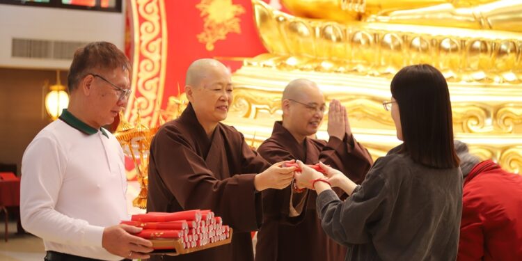 灵鹫山欢迎民众至各地讲堂索取2025年春联