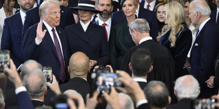 特朗普重返白宫,美国迎来政治“翻烧饼”时代