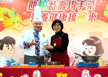 国民健康署邀请『骆师父酱味川客菜』餐厅的骆进汉主厨巧手掌厨，设计不同以往的年菜