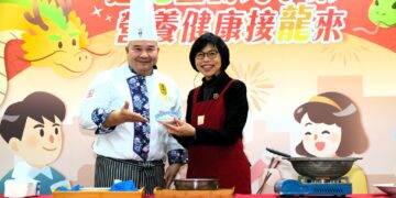 国民健康署邀请『骆师父酱味川客菜』餐厅的骆进汉主厨巧手掌厨，设计不同以往的年菜
