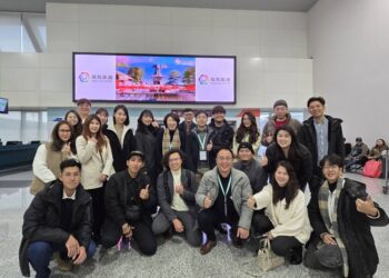 台东县长饶庆铃4日率领代表团前往北京与上海，举办台东菠萝释迦推广活动，拓展销售店，同时安排青年实地考察与交流