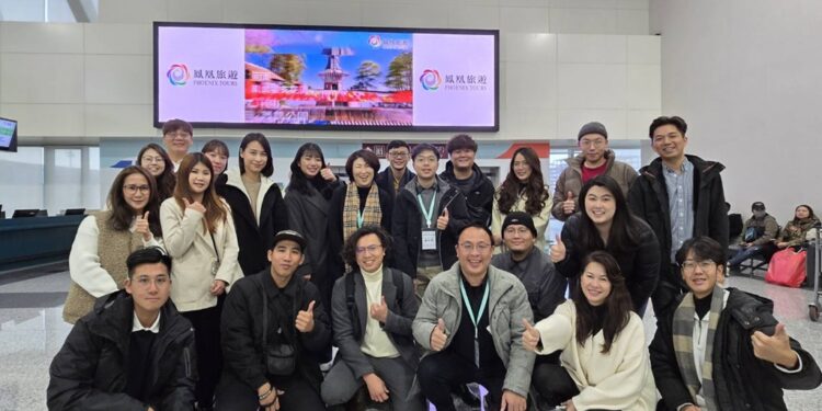 台东县长饶庆铃4日率领代表团前往北京与上海，举办台东菠萝释迦推广活动，拓展销售店，同时安排青年实地考察与交流