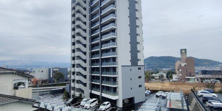 DoMo集团(7622)于2023年挹注30亿日币兴建酒店式公寓『Formosa Hills DoMo 熊本馆』，将于2025年3月正式落成(照片DoMo集团提供)