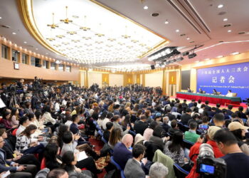 【世界观点】中国外长回应全球关切:以”和平”为底色,直面中美关系挑战