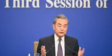 外交主题记者会丨王毅对美连发五问