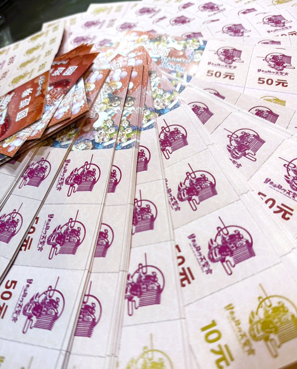 『寒冬送暖』以200元為一單位推動愛心認購，內容包含可捐贈弱勢的園遊券或物資箱，認購款項東海龍門天聖宮全數用於公益，讓善款流向清楚、資源連結更有效率。