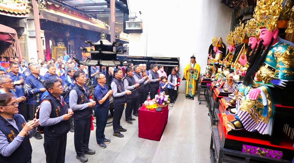 龟山慈恩宫新庙各殿神尊依神明圣示择吉圆满开光。庙方敦请高功吴政宪道长主理各项科仪，远赴北港武德宫财神开基祖庙顺利开光五路财神爷。