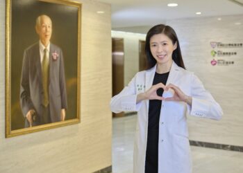 肝病防治学术基金会执行长、台大医院家医部兼任主治医师粘晓菁医学博士，长年投入肝病防治与肥胖医学，她提醒：『减重最怕的，是只看体重数字下降，却忽略掉的是脂肪还是肌肉』。